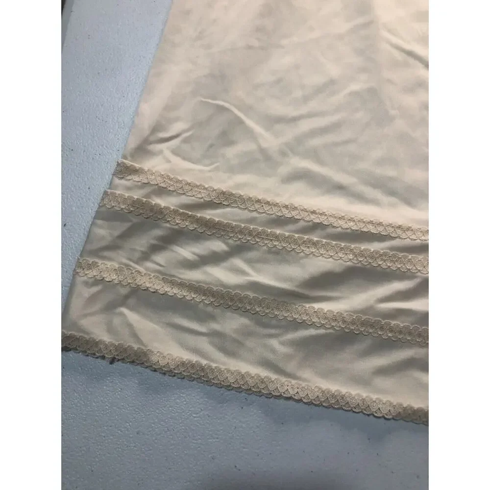 Vintage Long Slip Ivory With Lace Hem Lorraine Size Medium 100% Nylon_6